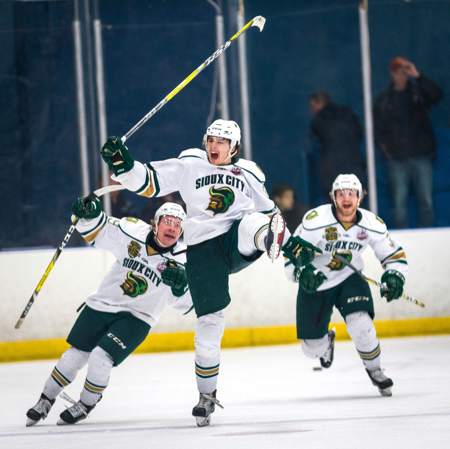Musketeers vs Steel game 4 Clark Cup hockey